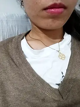 saraaxx1 online show from 02-12-26, 03:45