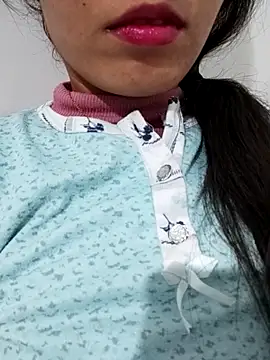 saraaxx1 online show from 02-01-26, 02:37