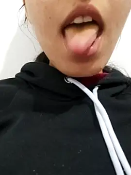 saraaxx1 online show from 12-01-25, 11:55