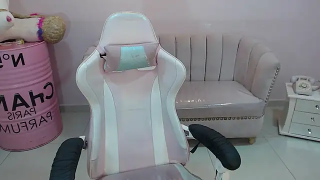 Elody a  online show from 03-21-25, 03:33