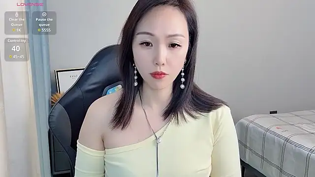 Dewluna online show from 03-18-25, 11:44