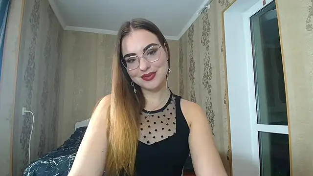 Snapshot of Leila_Kissyu chatting on 10-14-25, 04:07 Leila Kissyu online show from 10-14-25, 04:07
