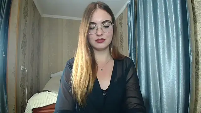 Snapshot of Leila_Kissyu chatting on 09-27-25, 06:03 Leila Kissyu online show from 09-27-25, 06:03