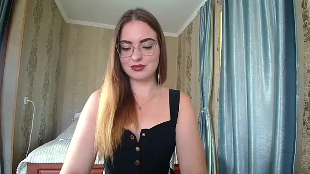Snapshot of Leila_Kissyu chatting on 09-25-25, 11:38 Leila Kissyu online show from 09-25-25, 11:38