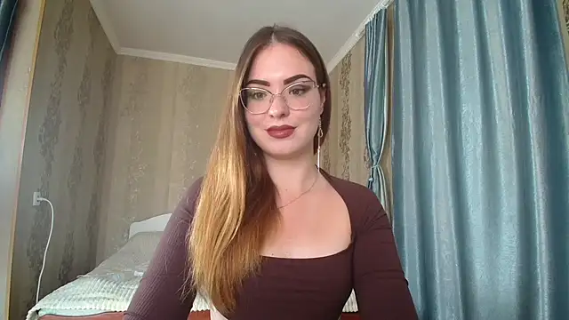 Snapshot of Leila_Kissyu chatting on 09-14-25, 01:11 Leila Kissyu online show from 09-14-25, 01:11