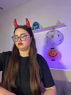 MiraLuccian online show from 10-18-25, 06:54