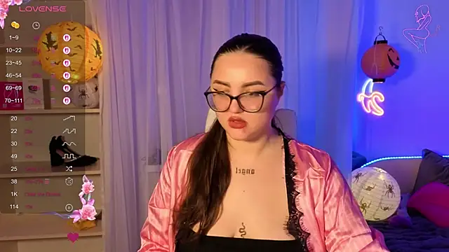 MiraLuccian online show from 10-19-25, 06:43