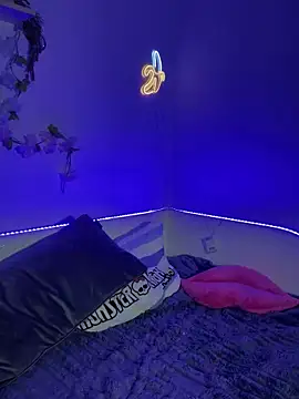 MiraLuccian online show from 10-09-25, 08:42