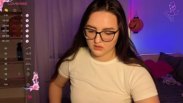 MiraLuccian online show from 10-30-25, 07:22