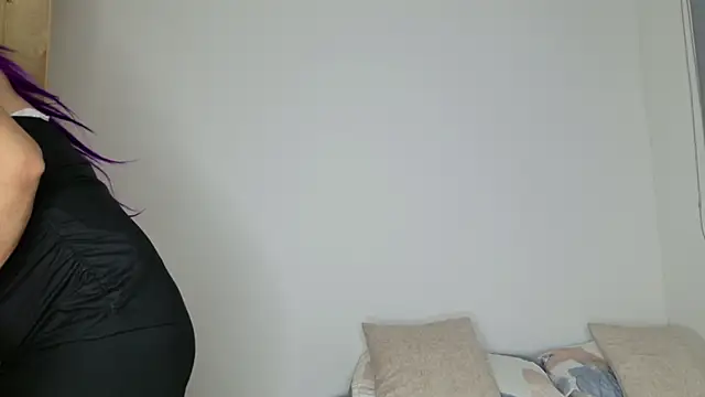 isahilton1 online show from 02-11-26, 12:05