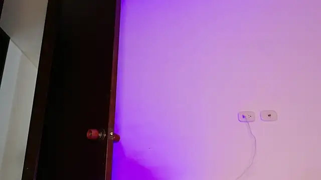 isahilton1 online show from 09-08-25, 08:52