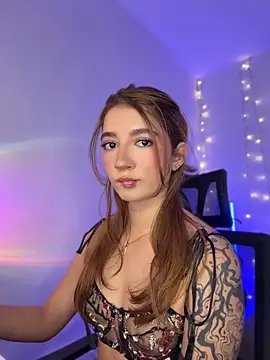 Snapshot of Hi_Soyfer chatting on 06-03-26, 01:06 Hi Soyfer online show from 06-03-26, 01:06
