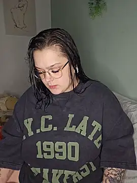Snapshot of Saucy-Serenity chatting on 05-15-26, 07:45 Saucy-Serenity online show from 05-15-26, 07:45