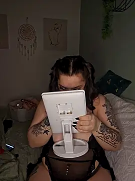 Saucy-Serenity online show from 03-18-26, 08:10