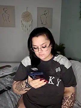 Saucy-Serenity online show from 12-21-25, 09:04