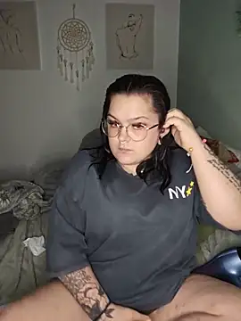 Snapshot of Saucy-Serenity chatting on 05-17-26, 09:26 Saucy-Serenity online show from 05-17-26, 09:26