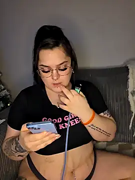 Saucy-Serenity online show from 11-26-25, 08:53