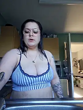 Snapshot of Saucy-Serenity chatting on 04-25-26, 04:59 Saucy-Serenity online show from 04-25-26, 04:59