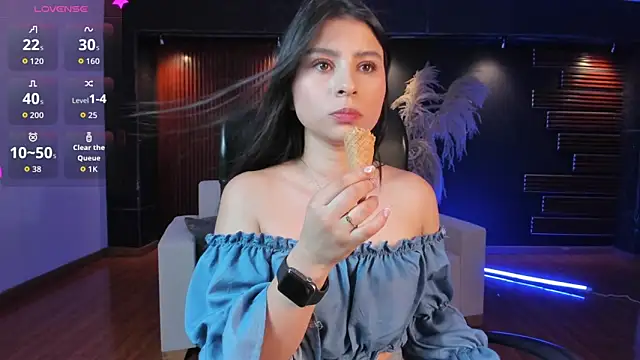 Snapshot of Catalina_Santhana chatting on 10-10-25, 06:31 Catalina Santhana online show from 10-10-25, 06:31