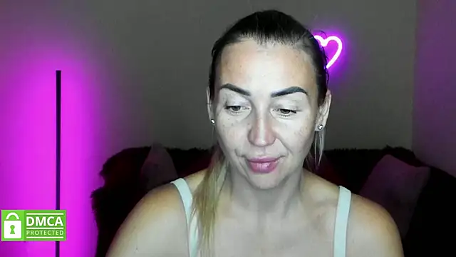 Snapshot of Kiss_julli88I chatting on 10-15-25, 05:32 Kiss julli88I online show from 10-15-25, 05:32