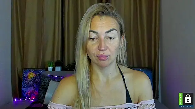 Snapshot of Kiss_julli88I chatting on 10-18-25, 05:31 Kiss julli88I online show from 10-18-25, 05:31