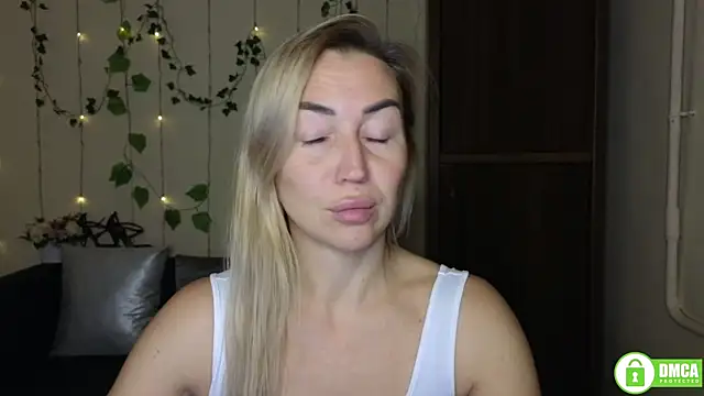 Kiss julli88I online show from 11-12-25, 06:23