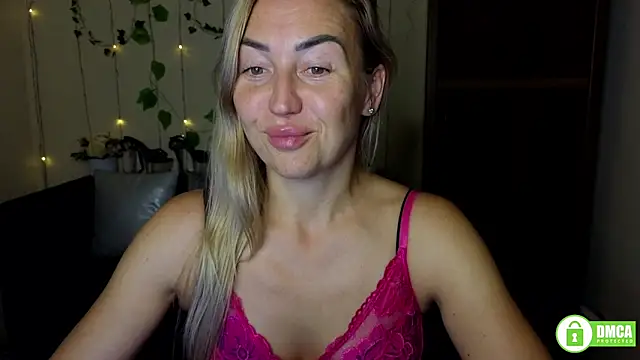 Snapshot of Kiss_julli88I chatting on 09-19-25, 05:28 Kiss julli88I online show from 09-19-25, 05:28