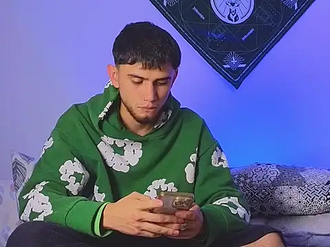 samevansx  online show from 10-29-25, 11:03