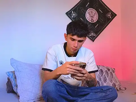 samevansx  online show from 01-11-26, 03:41