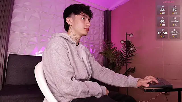 troy rouge online show from 11-28-25, 07:14