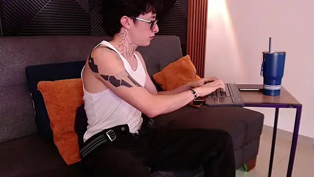 Snapshot of troy_rouge chatting on 03-12-25, 01:36 troy rouge online show from 03-12-25, 01:36