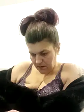 Curvy-Essex-Milf online show from 12-14-25, 05:40