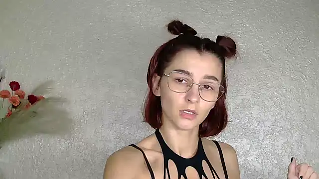Snapshot of luna_Gharming chatting on 10-15-25, 06:22 luna Gharming online show from 10-15-25, 06:22