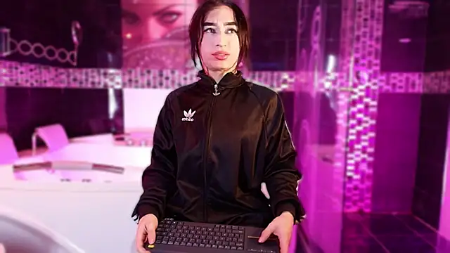 Snapshot of Small_Hot19 chatting on 02-20-26, 10:39 Small Hot19 online show from 02-20-26, 10:39