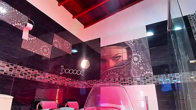 Snapshot of Small_Hot19 chatting on 10-24-25, 09:41 Small Hot19 online show from 10-24-25, 09:41