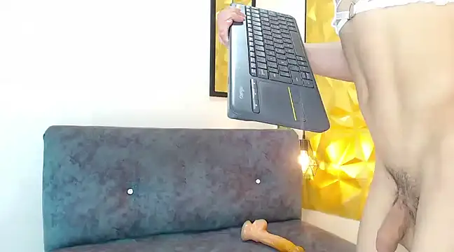 Snapshot of Small_Hot19 chatting on 03-08-25, 07:20 Small Hot19 online show from 03-08-25, 07:20