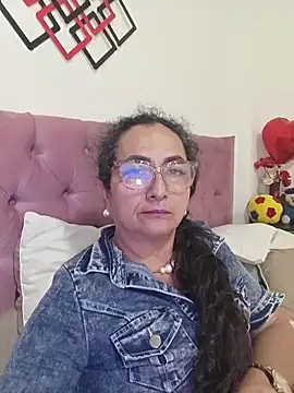 Snapshot of AlessandraLeroy chatting on 06-03-26, 12:44 AlessandraLeroy online show from 06-03-26, 12:44