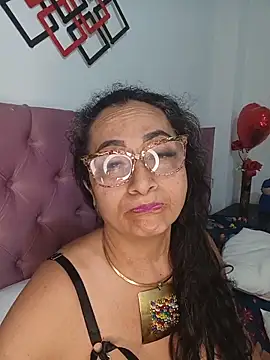 Snapshot of AlessandraLeroy chatting on 05-19-26, 12:59 AlessandraLeroy online show from 05-19-26, 12:59