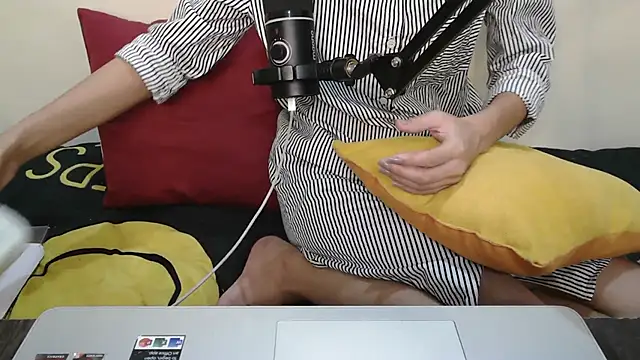 Snapshot of NaughtyThrouple007 chatting on 09-13-25, 12:38 NaughtyThrouple007 online show from 09-13-25, 12:38