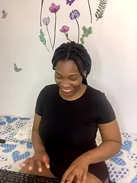 Nahomy gree online show from 10-24-25, 06:01