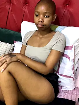 Snapshot of BondiBitch chatting on 10-08-25, 11:49 BondiBitch online show from 10-08-25, 11:49