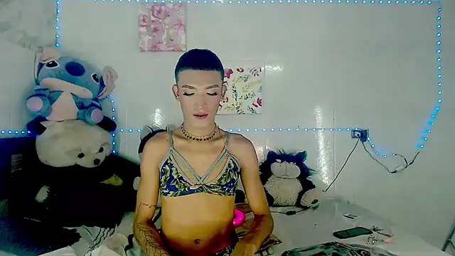 Snapshot of KimberlyXtreme chatting on 10-05-25, 09:38 KimberlyXtreme online show from 10-05-25, 09:38
