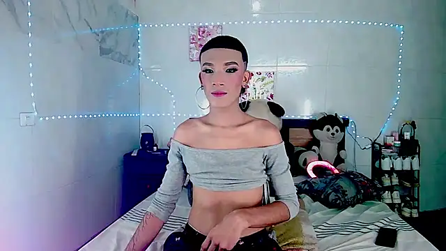 Snapshot of KimberlyXtreme chatting on 10-10-25, 10:21 KimberlyXtreme online show from 10-10-25, 10:21