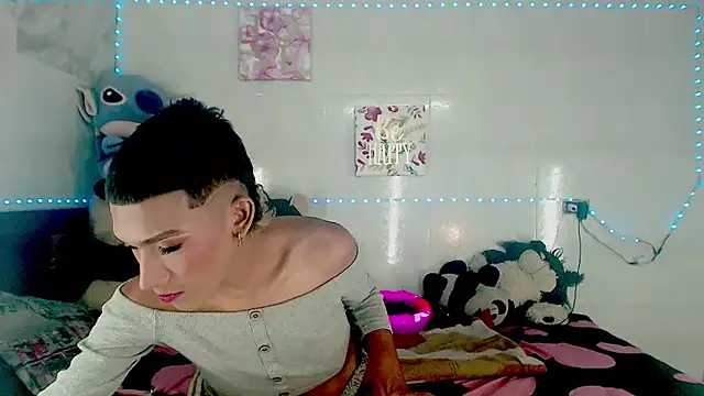Snapshot of KimberlyXtreme chatting on 10-01-25, 11:30 KimberlyXtreme online show from 10-01-25, 11:30