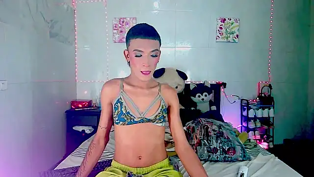 Snapshot of KimberlyXtreme chatting on 10-15-25, 08:17 KimberlyXtreme online show from 10-15-25, 08:17