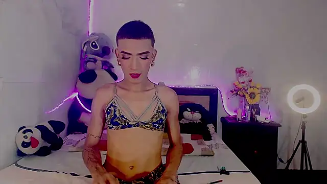 Snapshot of KimberlyXtreme chatting on 09-15-25, 02:12 KimberlyXtreme online show from 09-15-25, 02:12