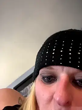 KITTYBOOBOOFUXX online show from 03-17-26, 07:22