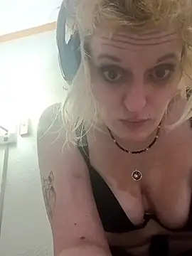 KITTYBOOBOOFUXX online show from 01-11-26, 05:25