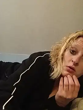 KITTYBOOBOOFUXX online show from 06-17-26, 05:51