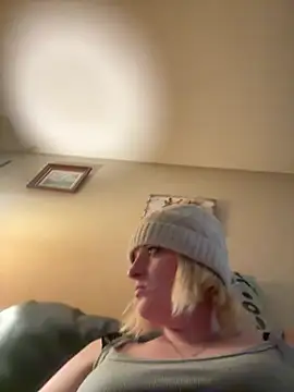 Snapshot of KITTYBOOBOOFUXX chatting on 02-02-26, 05:28 KITTYBOOBOOFUXX online show from 02-02-26, 05:28